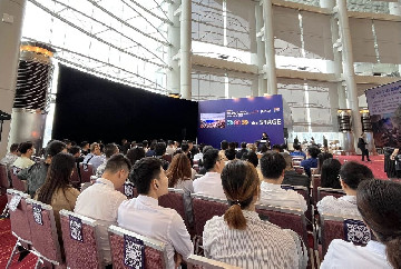 互联及智能照明论坛——智能系统与健康照明发展论坛在香港会议展览中心「互联照明」展区成功举办！